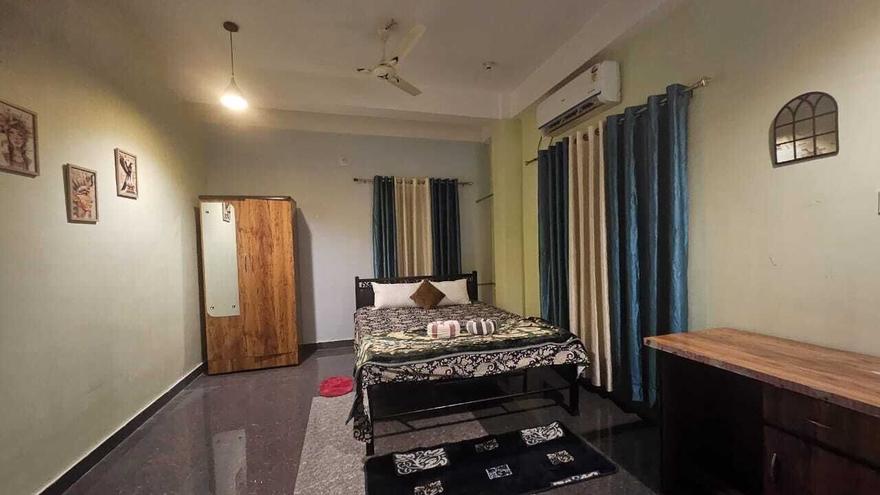 Photo of Bedroom in Sualkuchi