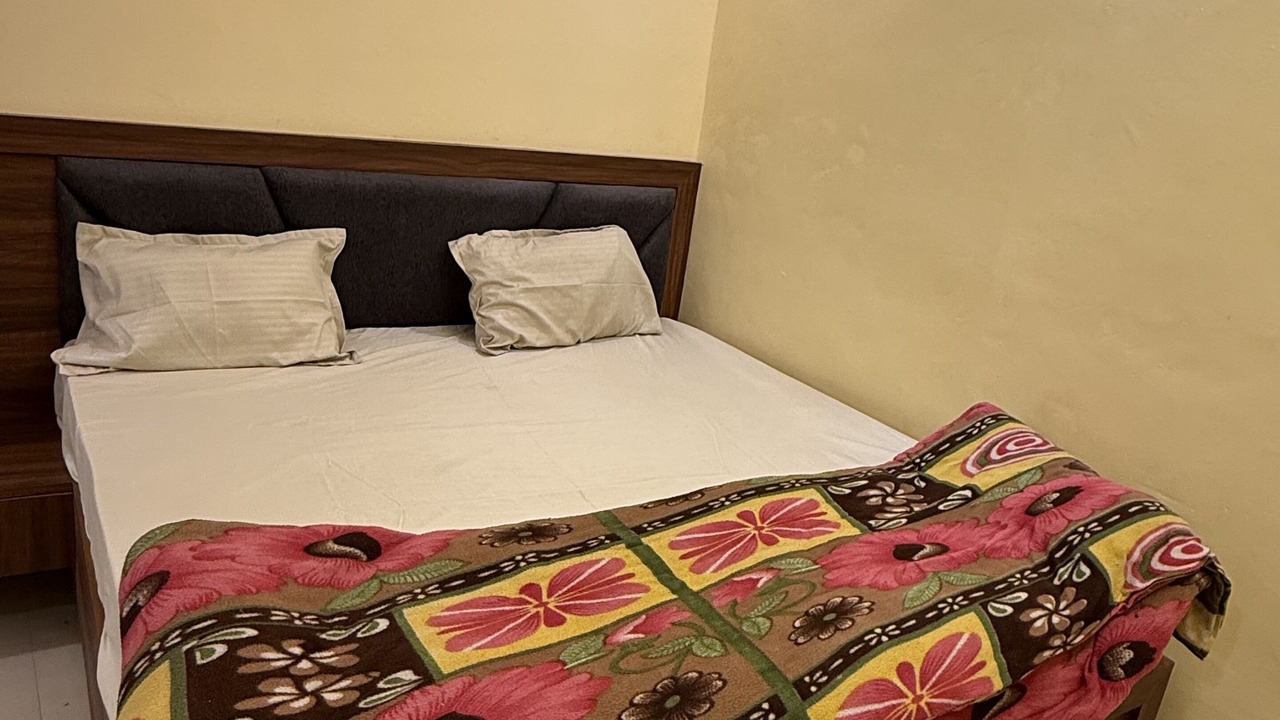 Photo of Bedroom in Taj Ganj
