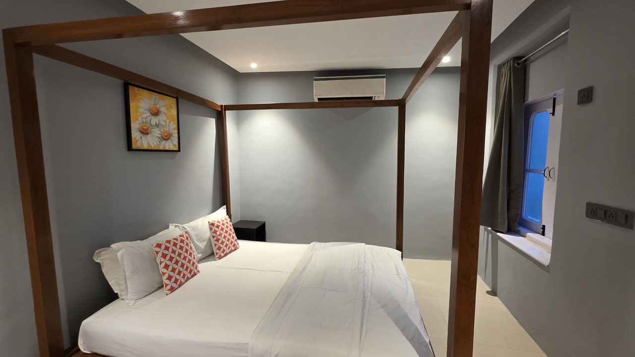 Photo of Bedroom in Malabar Hill