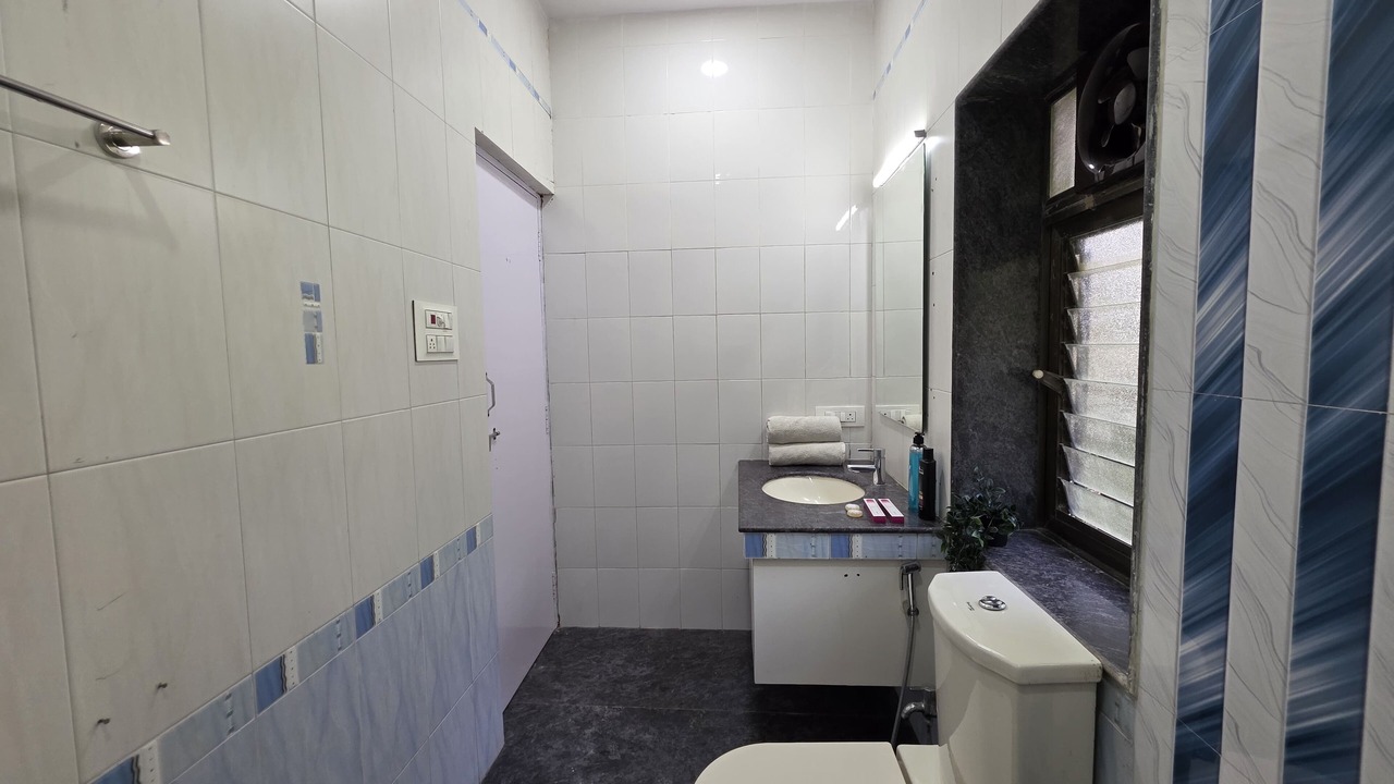 Photo of Bathroom in Malabar Hill