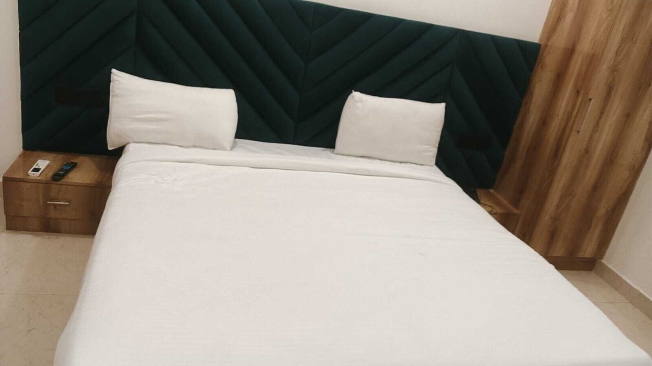 Photo of Bedroom in Taj Ganj