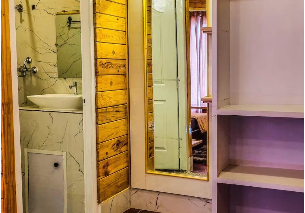 Photo of Bathroom in Tehri