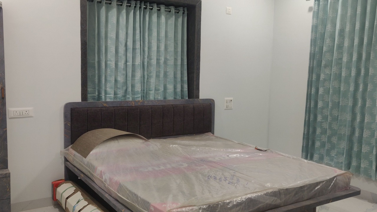 Photo of Bedroom in Tarapur
