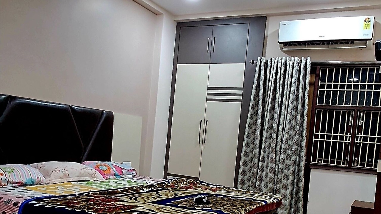 Photo of Bedroom in Mahmoorganj