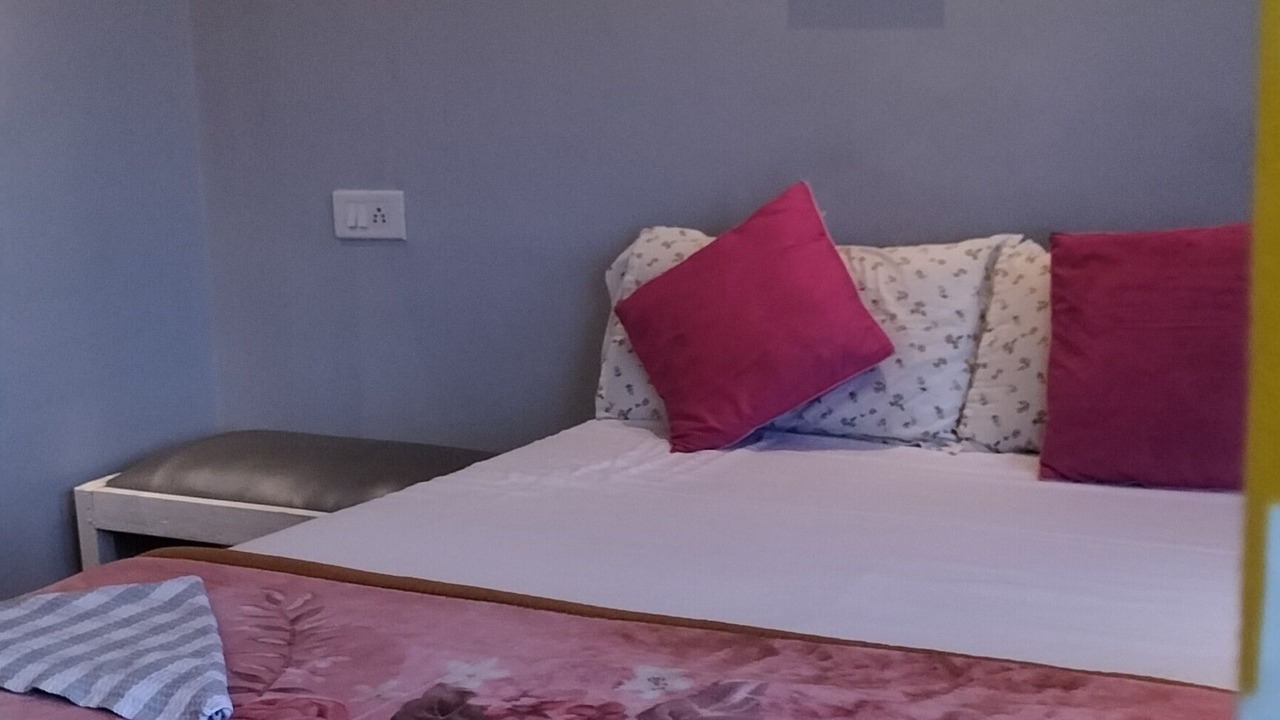 Photo of Bedroom in Sualkuchi