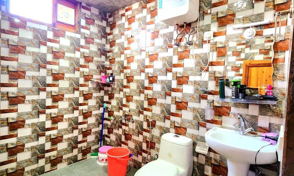 Photo of Bathroom in Theog