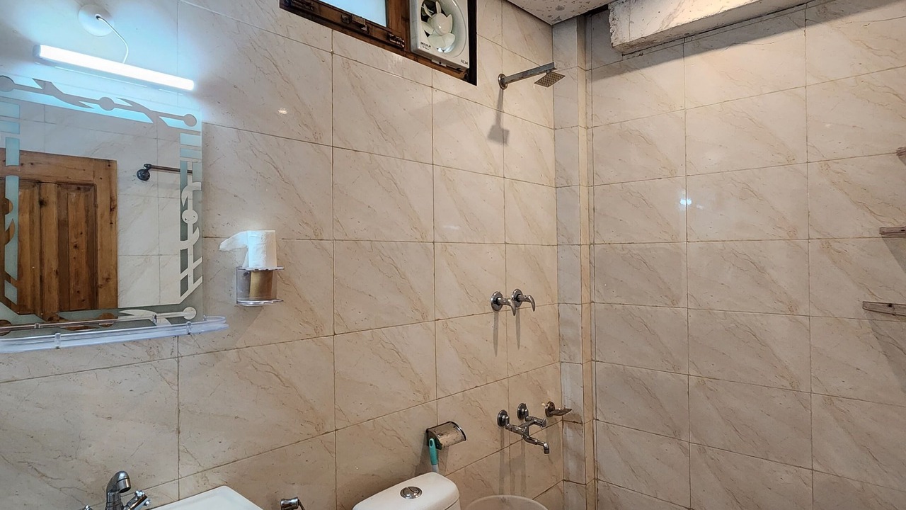 Photo of Bathroom in Theog