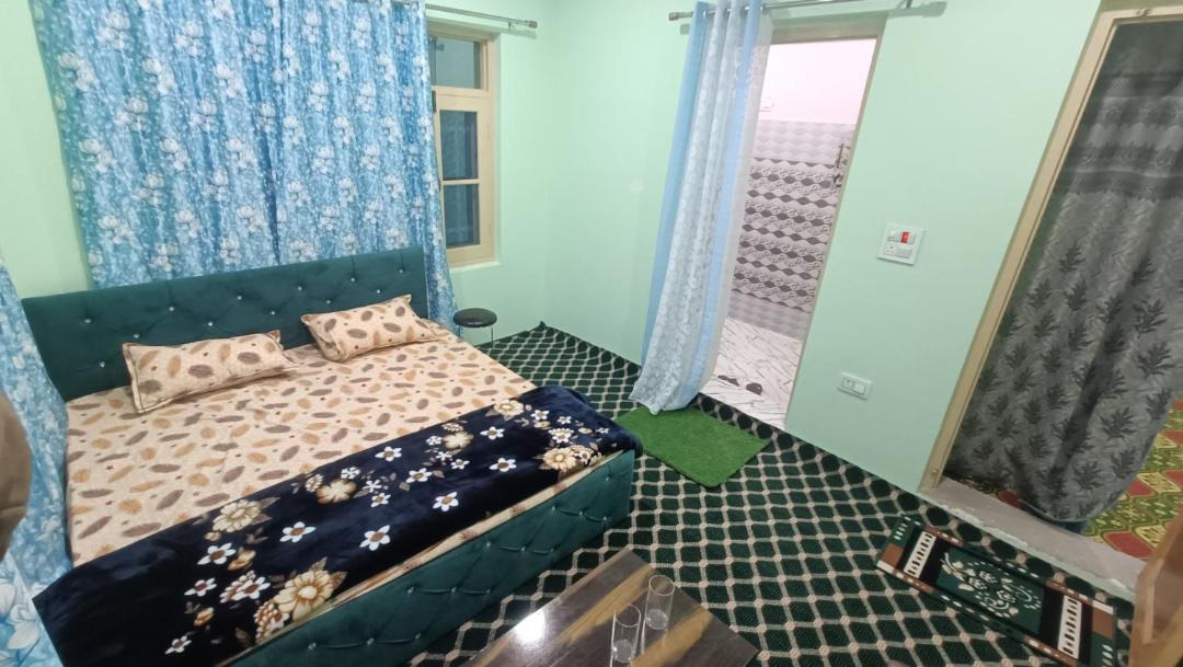 Photo of Bedroom in Gulmarg