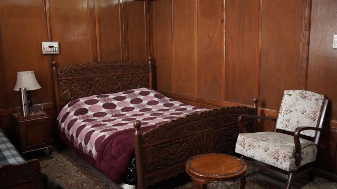 Photo of Bedroom in Dal Lake