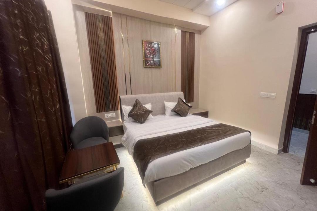 Photo of Bedroom in Hasanpur