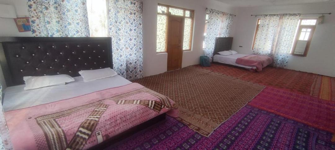 Photo of Bedroom in Dal Lake