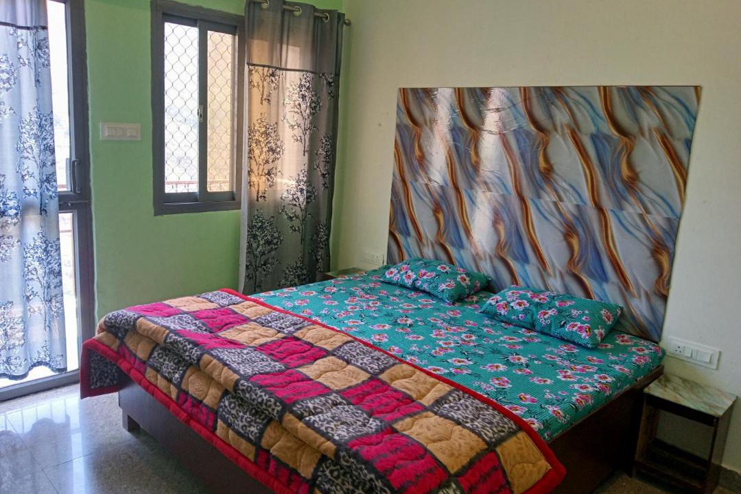 Photo of Bedroom in Devaprayag