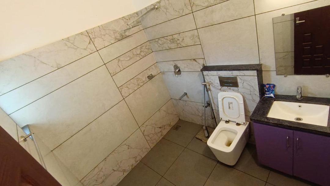 Photo of Bathroom in Maraiyur