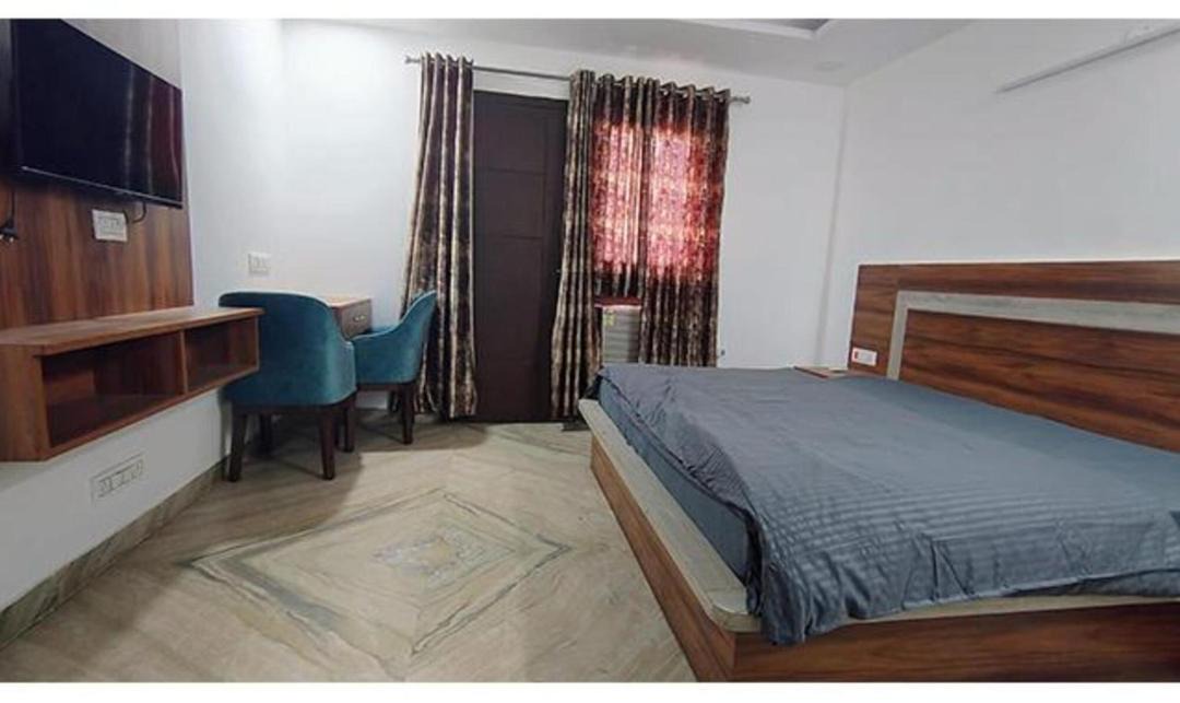 Photo of Bedroom in Sector 40