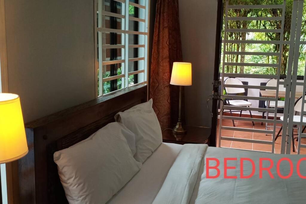 Photo of Bedroom in Kampung Dhobi