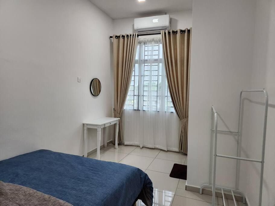Photo of Bedroom in Kampung Gong Badak