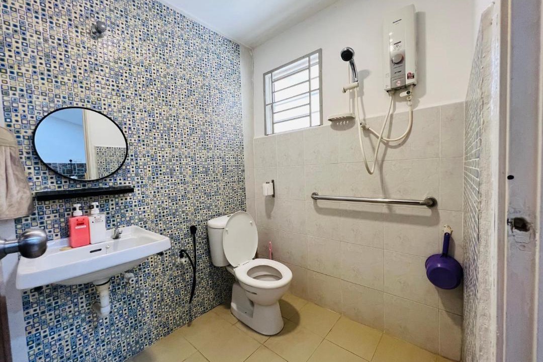 Photo of Bathroom in Taman Kota Laksamana