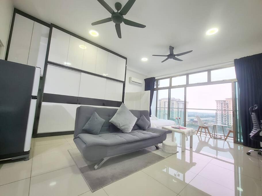Photo of Livingroom in Taman Mount Austin