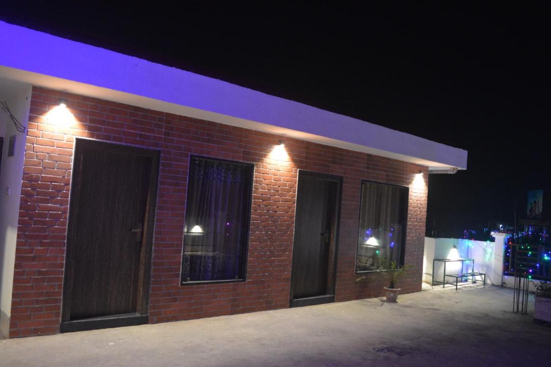 Photo of Buildings in Sualkuchi