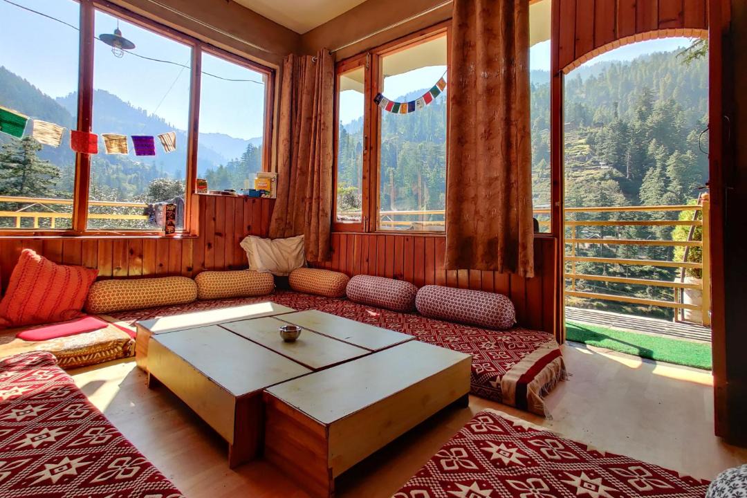 Photo of Livingroom in Jibhi