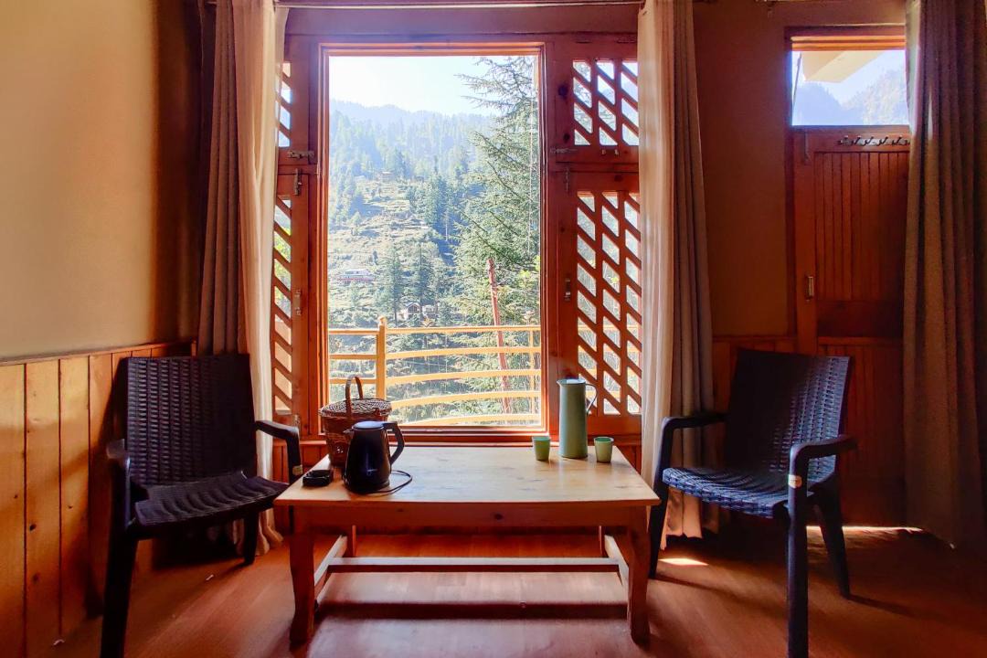 Photo of Livingroom in Jibhi