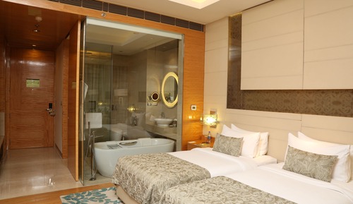 Taj Club Room Twin Bed with Bath Tub, Club Lounge Access