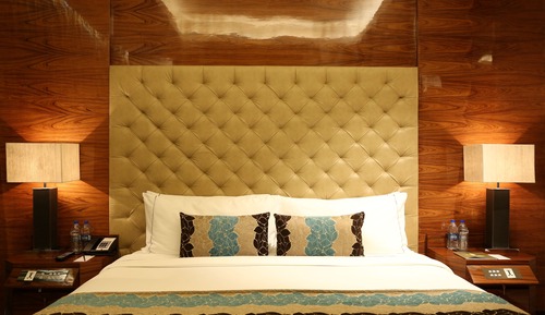 Presidential Suite with Bath Tub, Club Lounge Access