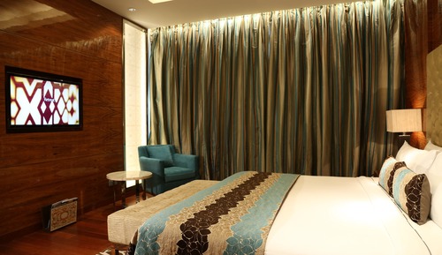 Deluxe Room King Bed with Bath Tub