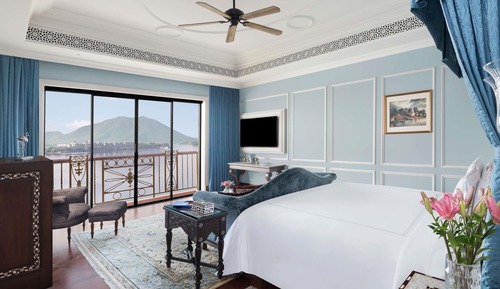 Lakeshore Signature, Non Island Room