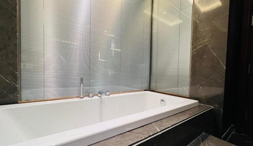 Luxury Studio Suite, Bathtub