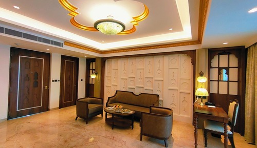 Executive Suite, 1 King Bed, Balcony, Pool View