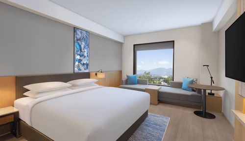 Deluxe Room, 1 King Bed with Sofa bed, Valley View