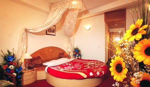 Honeymoon Suite