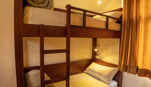 Shared Dormitory, Women only