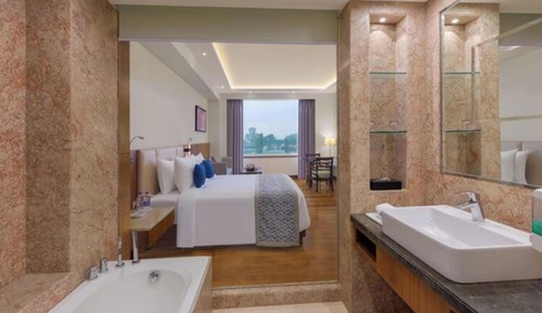 Junior Suite, 1 Double Bed, Bathtub