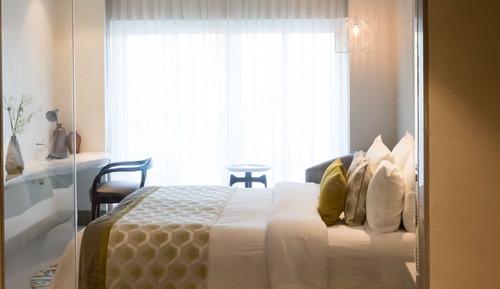 The Corner Suite	