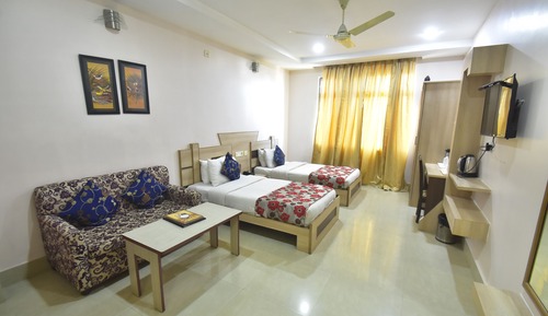 Club Double Room, 1 Queen Bed, Smoking, Refrigerator