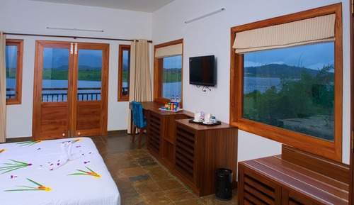 Royal Villa, Lake View