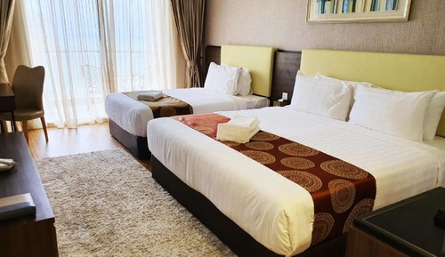 Deluxe Family Room
