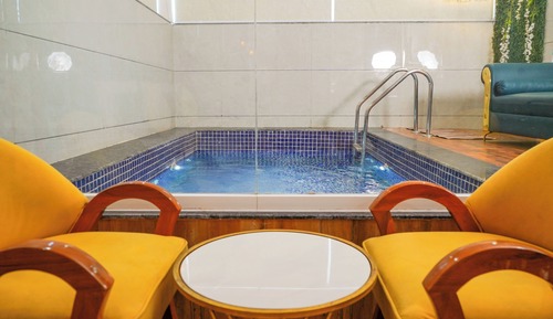 Plunge Pool Room