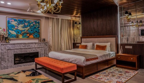 Suite, 1 King Bed (Daffodil)