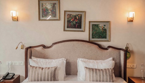 Villa, Multiple Beds (Fuchsia)