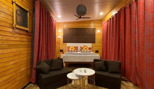 Royal Studio Suite, Lake View