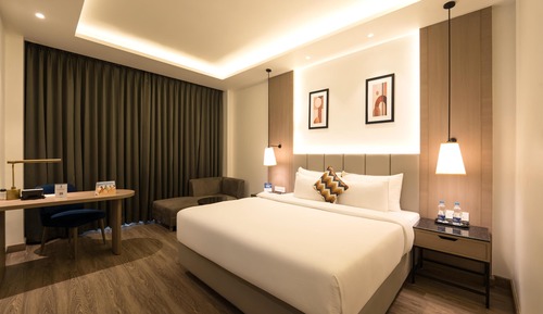 Deluxe Room, 1 King Bed, Non Smoking, City View