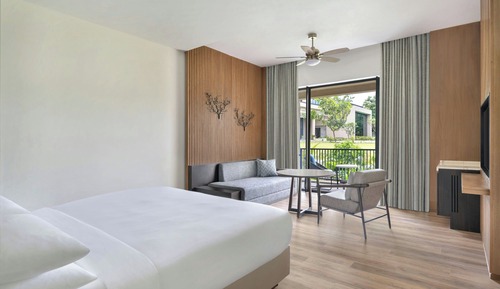 Family Suite, Balcony, River View (River View)