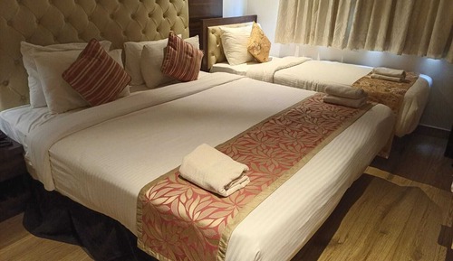 City Triple Room
