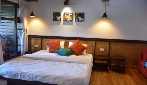 Panoramic Studio Suite, Balcony, Hill View
