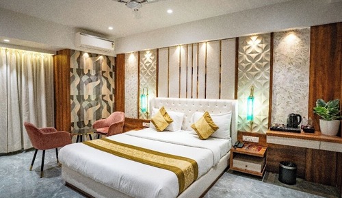 Suite Room with Bathtub