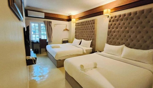 Deluxe King Room