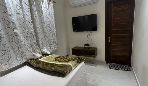 Deluxe Studio